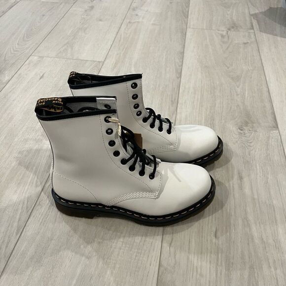 Dr Martens Doc's 1460 8-eyelet Soft
White Leather Boots size 8 - Picture 5 of 6